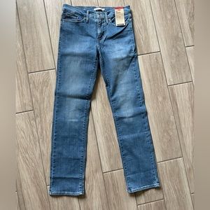 NEW LEVI'S LADIES' 314 SHAPING STRAIGHT JEAN size 28